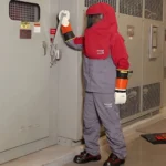 Kit de traje de maniobra contra arco electrico Salisbury PROWEAR PLUS talla M 40 cal/cm2 - Imagen 2
