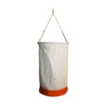 Balde de Lona Reforzado 20L – Robustez para Trabajos en Altura Diseñado para resistir los entornos más exigentes, este balde combina lona duradera, refuerzos metálicos y base de cuero para garantizar máxima seguridad y vida útil en trabajos verticales o industriales. ¿Por qué elegirlo? ✔ Resistencia probada: Lona antiabrasión + aro metálico en la boca. ✔ Base irrompible: Fondo de cuero reforzado para soportar impactos. ✔ Transporte seguro: Asa de poliéster resistente y ergonómica. Características técnicas: ✅ Construcción indestructible: Cuerpo en lona de alta resistencia a rasgaduras y abrasión. Aro metálico interno en la boca para mayor rigidez y fácil acceso. ✅ Base reforzada: Fondo de cuero para ambientes agresivos (químicos, superficies ásperas). Plástico de refuerzo adicional contra golpes y humedad. ✅ Diseño funcional: Asa de poliéster tejido: soporta peso sin deformarse. Capacidad 20L: Ideal para herramientas o materiales. Ideal para: Trabajos en altura (andamios, escaleras, arboristas). Obras industriales o construcción. Almacenamiento de herramientas pesadas.