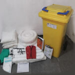 KIT ANTIDERRAME HIDROCARBUROS CONTENEDOR 120L