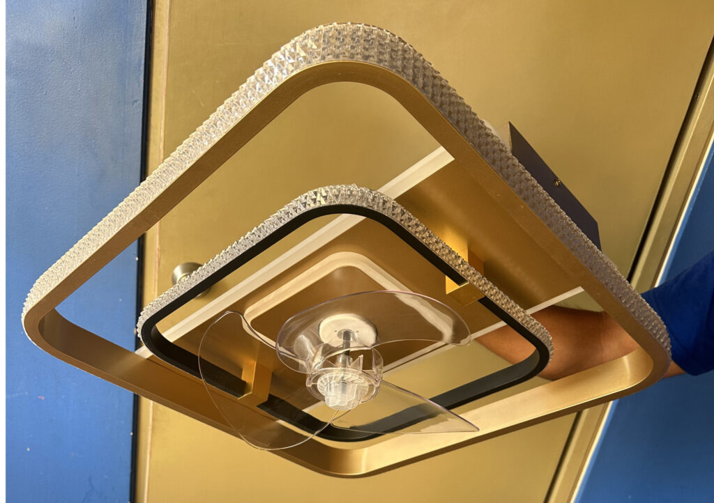 LÁMPARA DE TECHO MODELO «LIMMAT»
