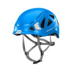 Casco de escalada ventilado y resistente ideal para alpinismo, descenso de barrancos y vías ferratas, con carcasa híbrida y diseño ergonómico.