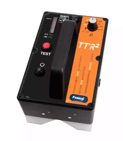comprobador de pértigas aislantes y cuerdas, modelo TTR2, fabricado por la empresa francesa Fameca.